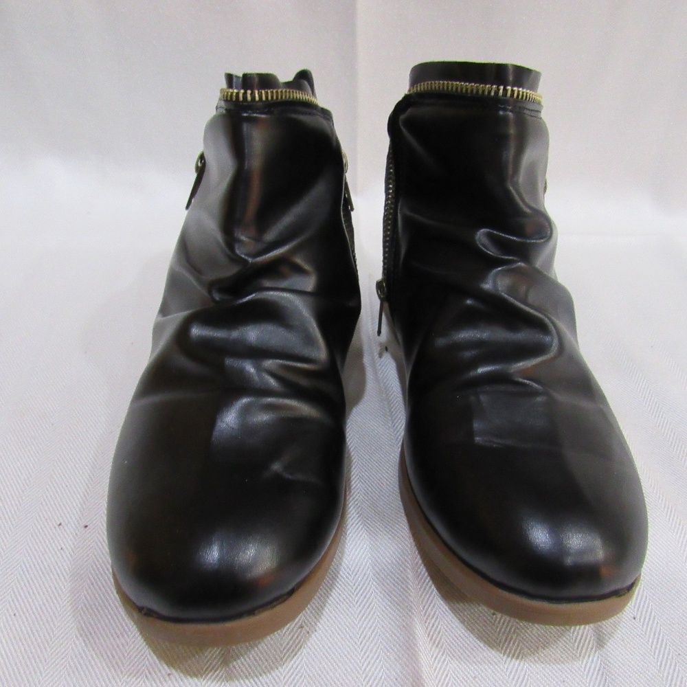 Clark & Wood women's black booties with zippers
